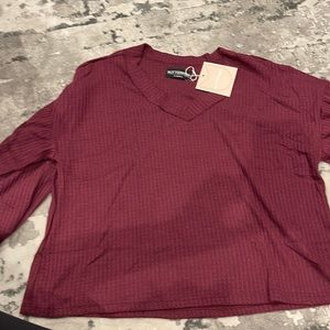 V neck quarter sleeve shirt